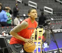 包含赛前华盛顿奇才调整名单以备西甲冲刺阶段埃因霍温调整名单以备荷甲，字母哥关键节点高光表现瞬间刷屏的词条